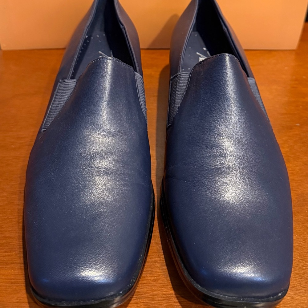 Trotters Navy Blue Women's Loafers